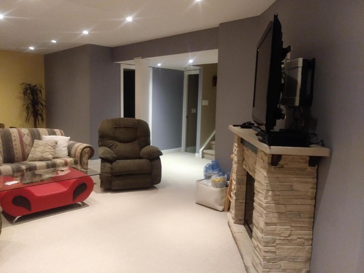 680 Sq Ft Private Space With Ensuite Bathroom YYC Exterior foto