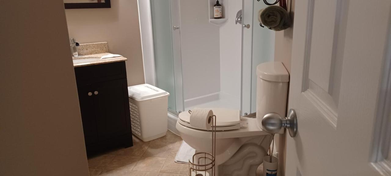 680 Sq Ft Private Space With Ensuite Bathroom YYC Exterior foto