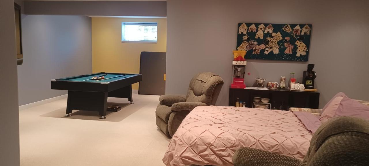 680 Sq Ft Private Space With Ensuite Bathroom YYC Exterior foto
